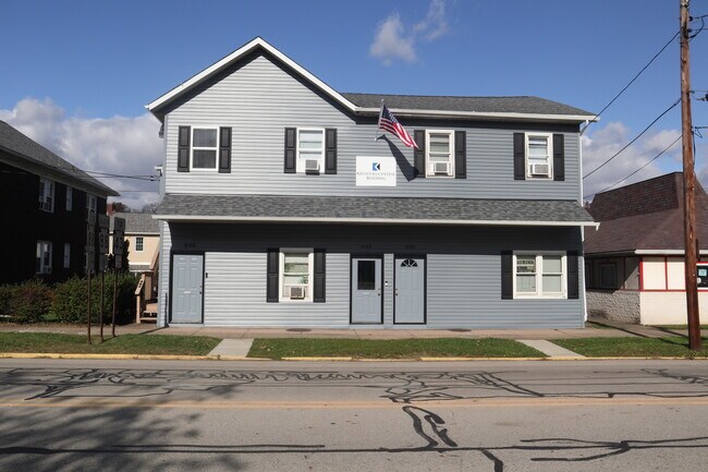Building Photo - 442 3rd St