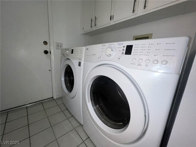 Foto del edificio - 1908 Misty Glade Dr