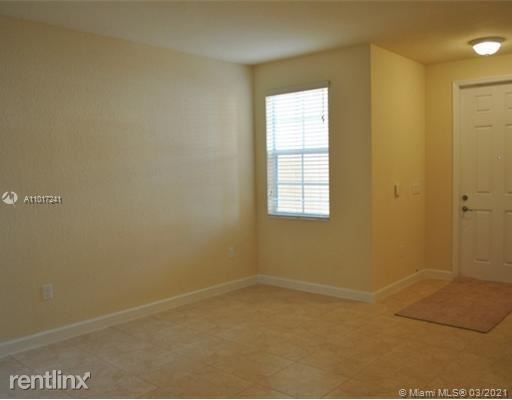 Foto del edificio - 3 br, 2.5 bath Townhome - 8762 NW 112th Ct