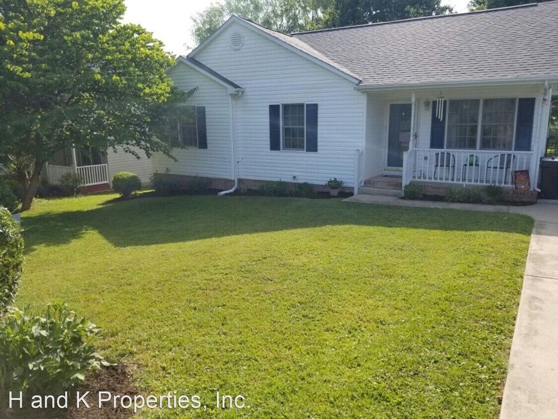 Primary Photo - 3 br, 2 bath House - 221 McClung Place