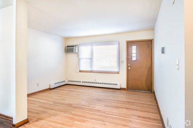 1BR, 1BA - 475SF - Chalet Gardens Apartments