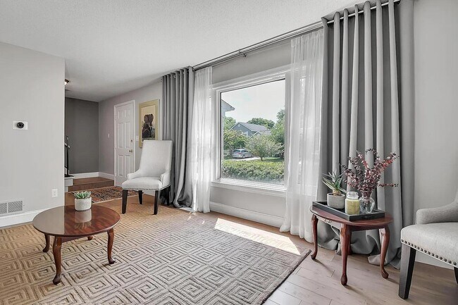Foto del edificio - 6880 Gray Gables Ln