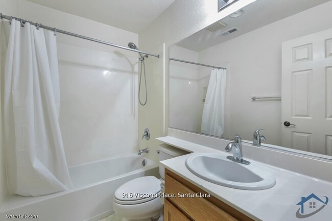 Building Photo - 916 Visconti Pl