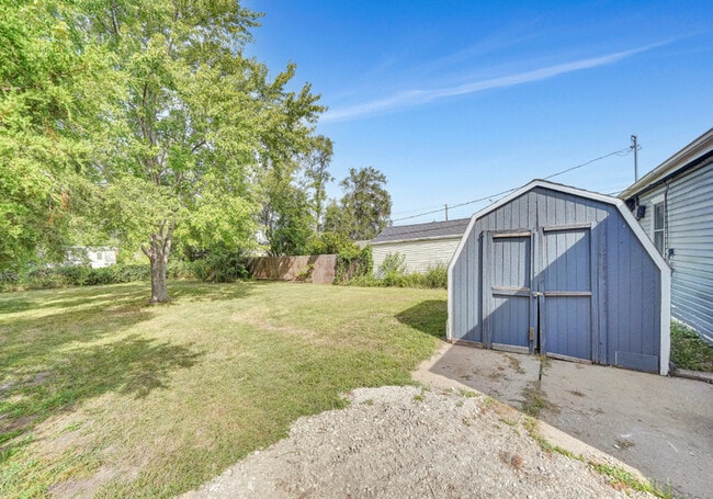 Building Photo - 2221 N 32nd St