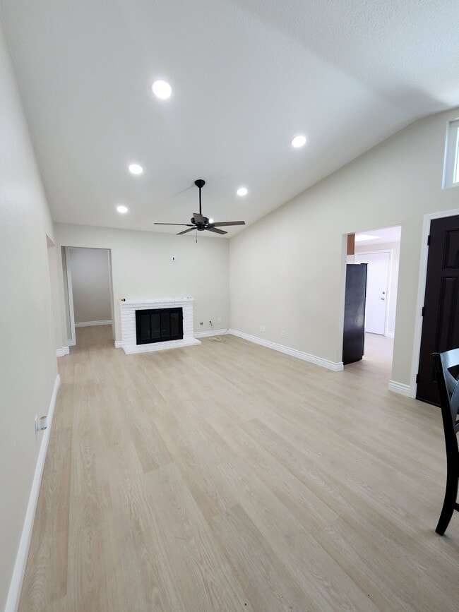 Foto del edificio - 14104 Hillcrest Dr