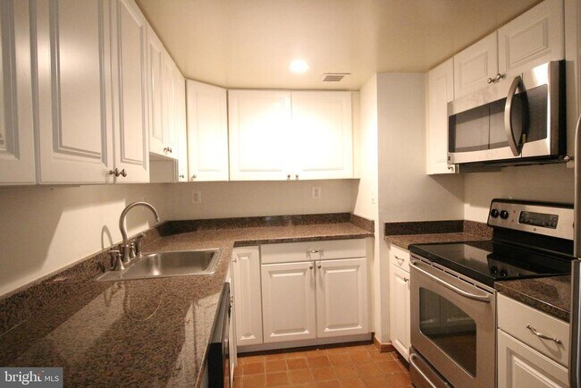Foto del edificio - 3 Washington Cir NW