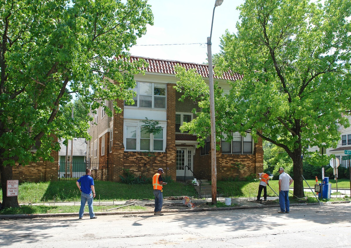 Building Photo - 1817-1819 W 41st St
