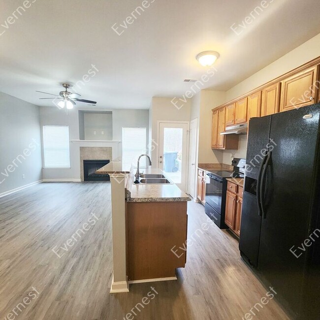 Building Photo - 466 Mulberry Row