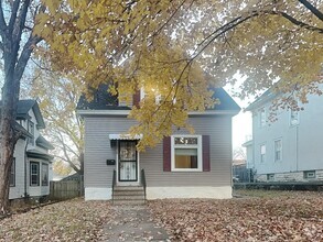 Building Photo - 3218 N Aldrich Ave