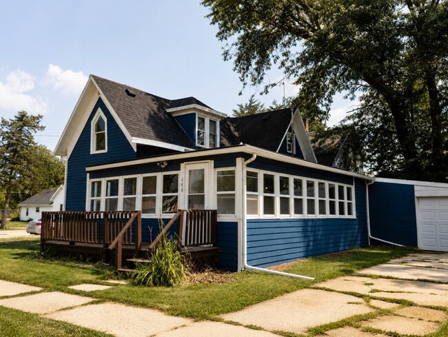 Building Photo - 446 Thomas St