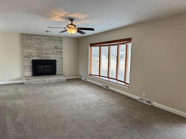 Foto del edificio - 233 Manor Dr