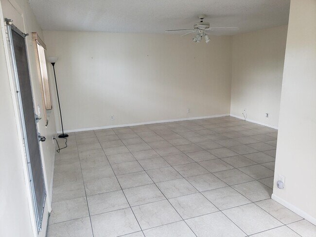 Building Photo - 410 Piedmont J
