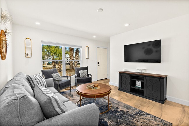 Building Photo - 107b A St