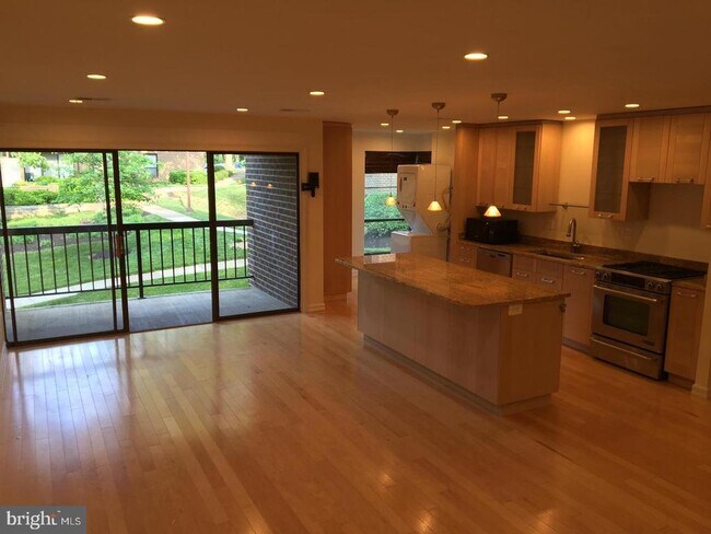 Foto del edificio - 11248 Chestnut Grove Square