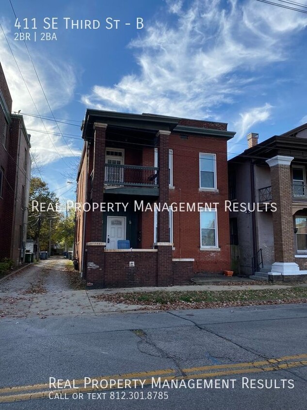 Primary Photo - 2 Bedroom, 2 Bath Upstairs Apartment Downtown