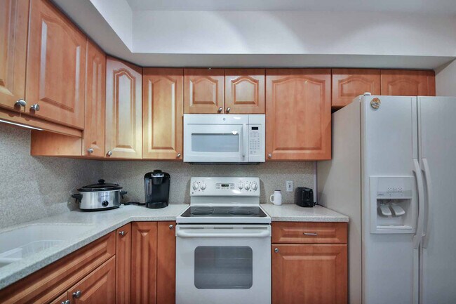 Building Photo - 68 Marco Villas Dr