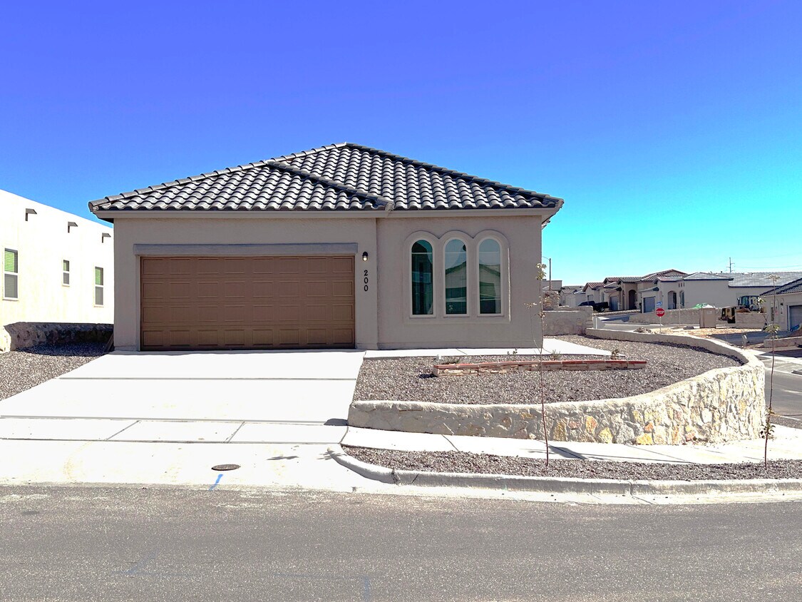 Primary Photo - 200 Ulshaw St