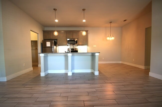 Building Photo - 8037-8039 Arbor