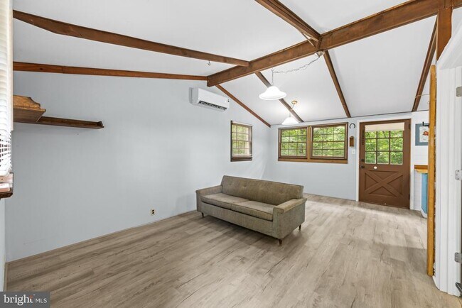 Foto del edificio - 258 Laurel Dr