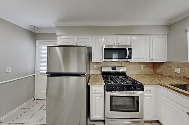 Building Photo - 8302 Hot Springs Dr