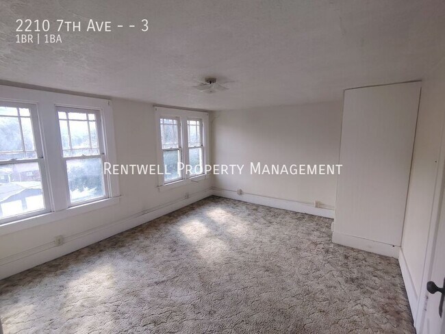 Foto del edificio - 2210 7th Ave