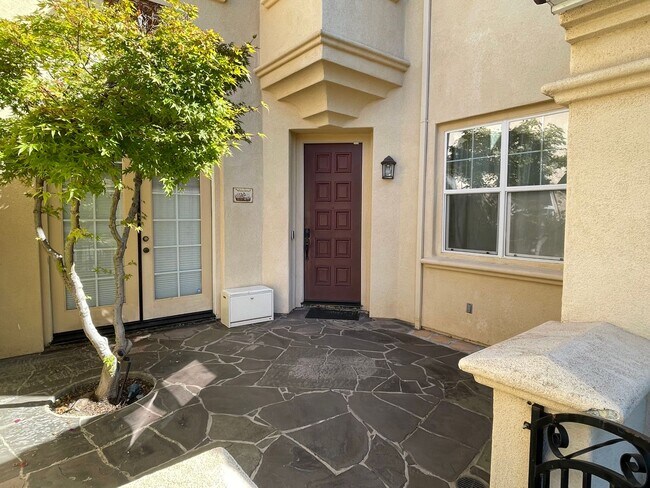 Building Photo - Executive Home overlooking The Bridges Golf Club in San Ramon