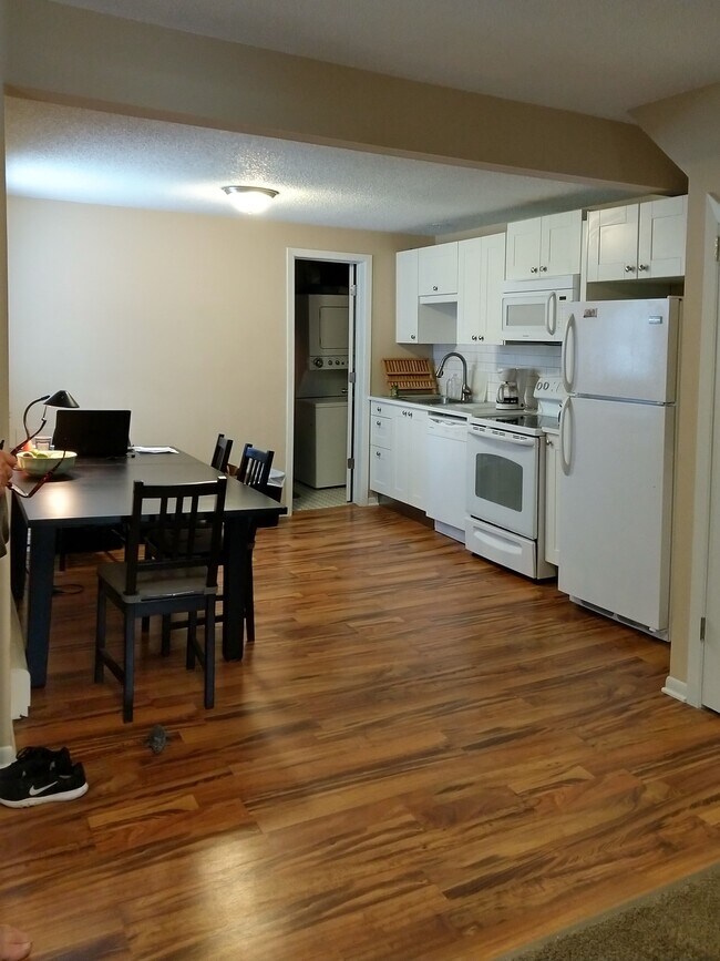 Building Photo - 3112 Pleasant Avenue