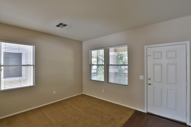 Foto del edificio - 4265 E Windsor Dr