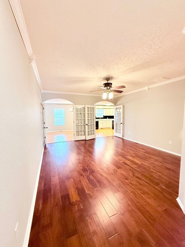 Building Photo - 5477 Basswood Ct W