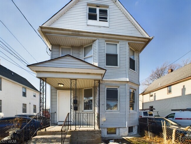 Building Photo - 255 S 19th St