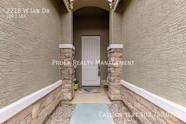 Building Photo - Single Story 4 bedroom, 2.5 Bathroom in So...