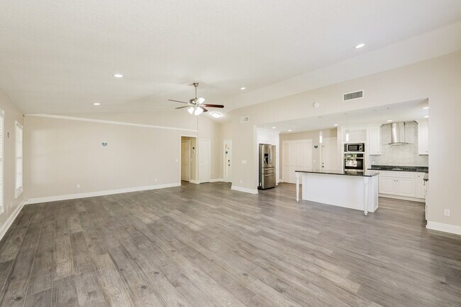 Building Photo - 6529 Seafairer Dr