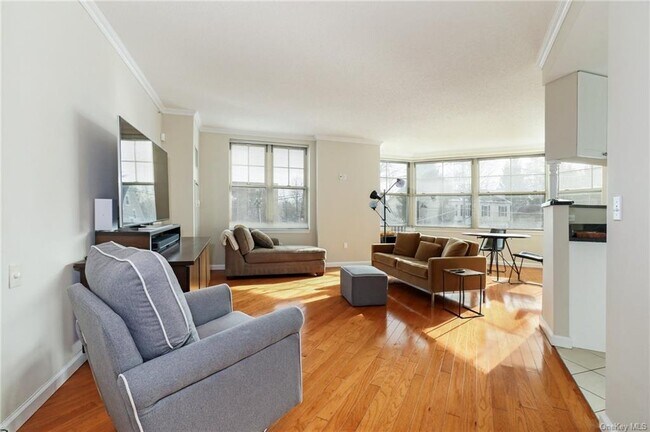 Building Photo - 300 Mamaroneck Ave