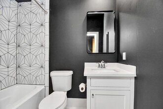 Building Photo - 2303 Yupon St