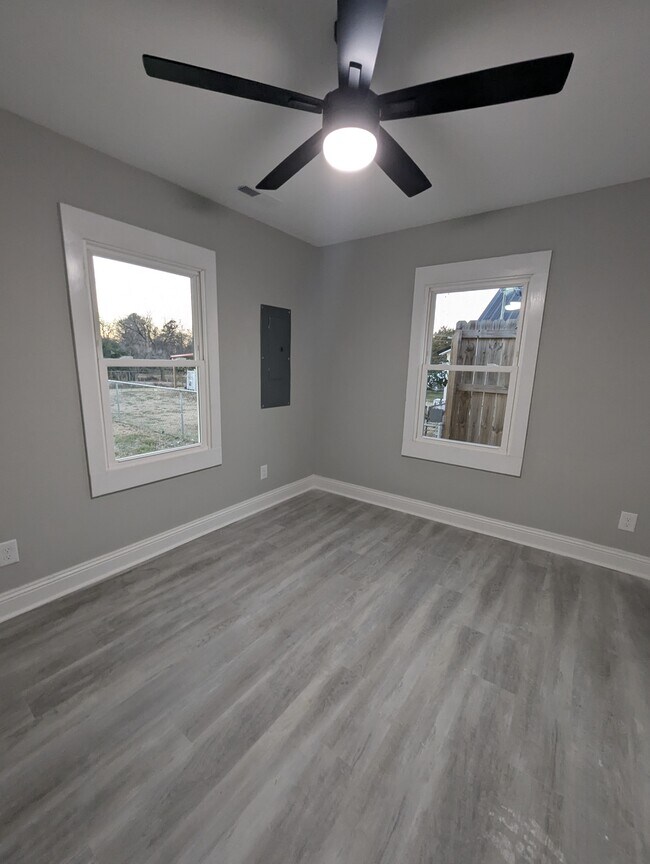 Foto del edificio - 706 Zane Perkins Dr