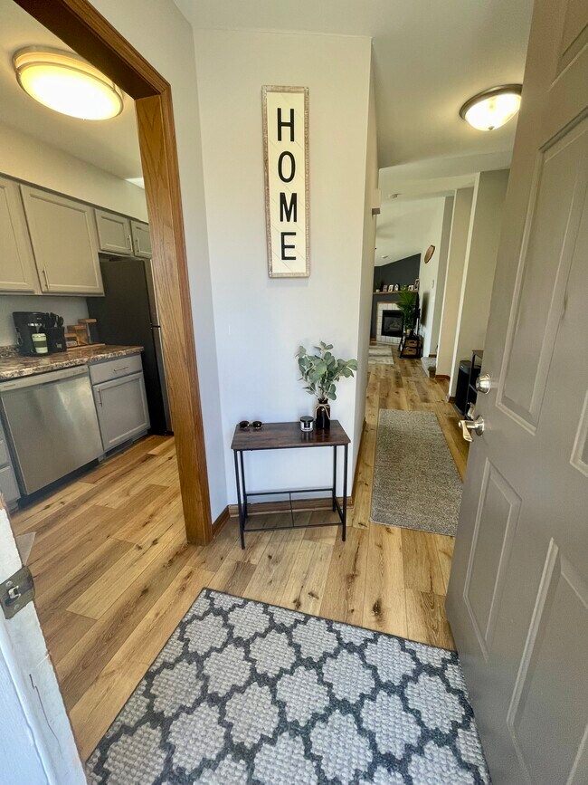 Foto del edificio - 3018 Maple Valley Dr