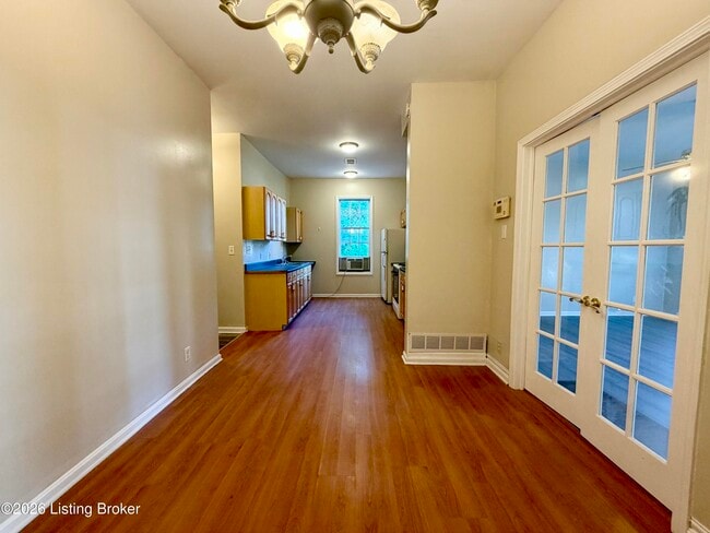 Building Photo - 512 E Elm St