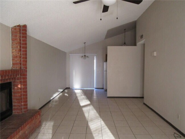 Foto del edificio - 1510 Greg Powers Dr