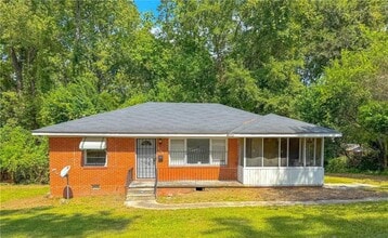 Building Photo - 2140 Bayswater Rd