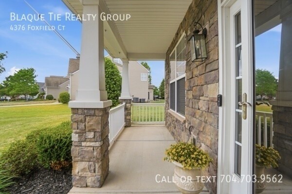 Foto del edificio - 4376 Foxfield Ct