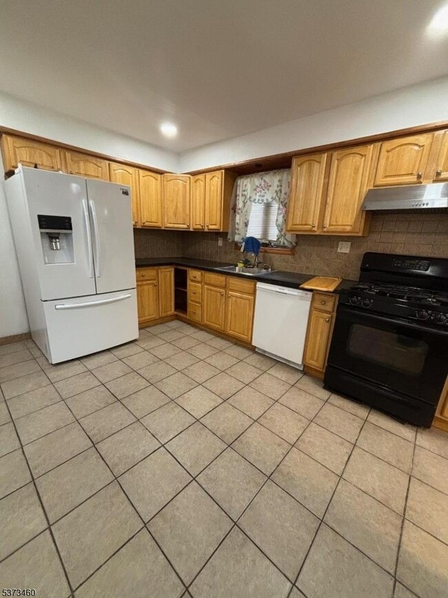 Foto del edificio - 80 Cedarhurst Ave