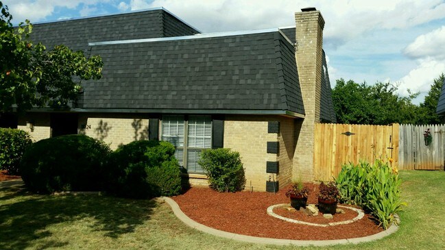 Building Photo - 11028 Springhollow Rd