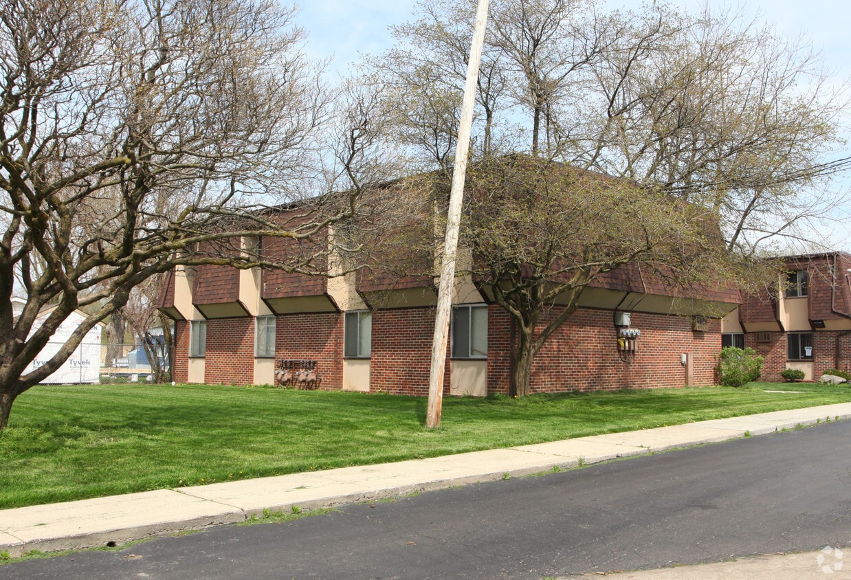 Sterling Court Apartments in Columbus OH Apartments com