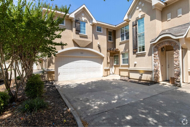 Building Photo - 505 Kingscote Ct