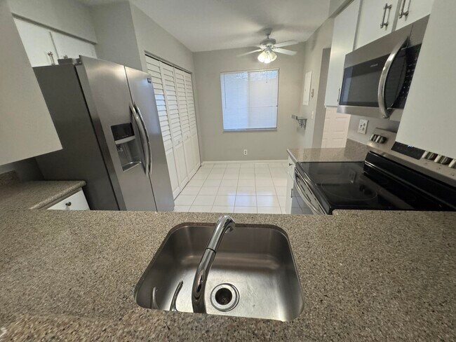 Foto del edificio - 7281 Amberly Ln