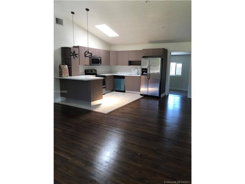 Foto principal - 326 NE 118th St
