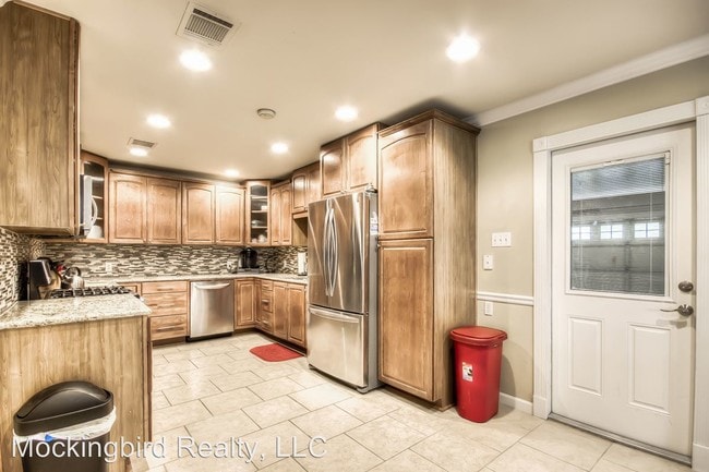 Building Photo - 177 Chelsea Dr