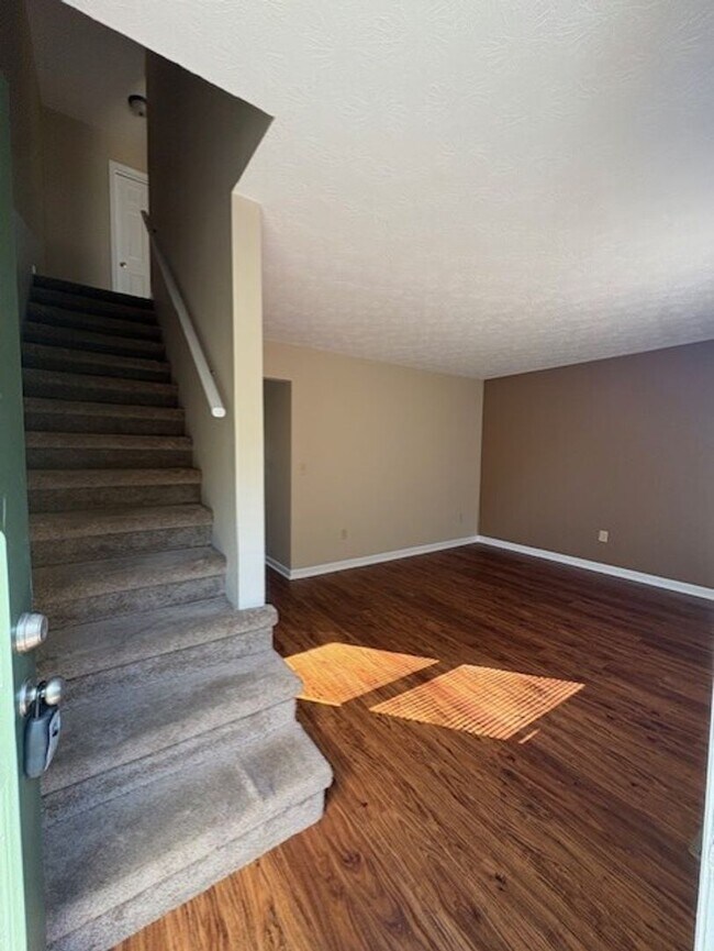 Foto del edificio - 2 Bedroom / 1.5 Bathroom Townhouse in Abingdon, VA