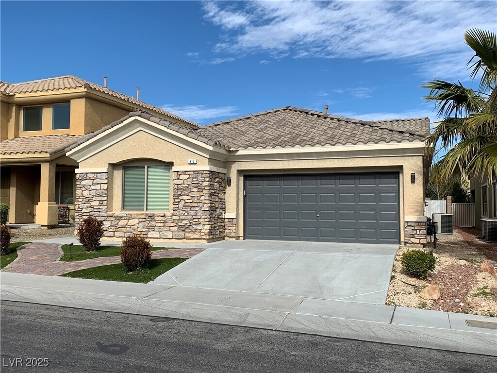 Primary Photo - 90 Broken Putter Way