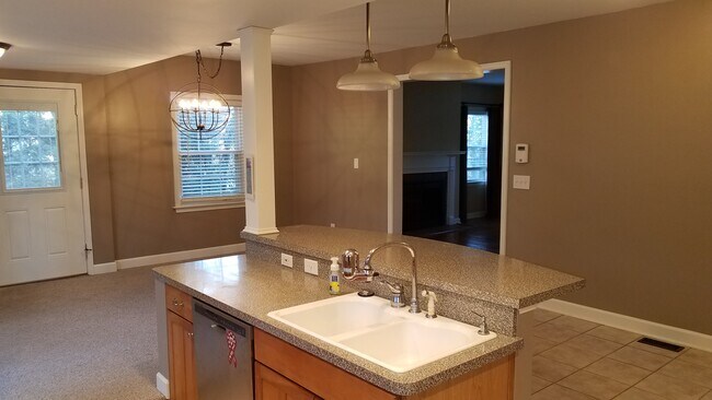 Building Photo - 4208 Starmount Dr